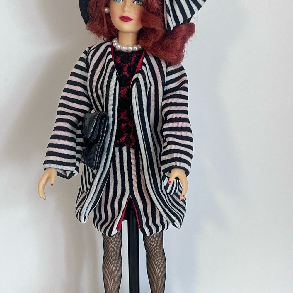 ♥️EFFANBEE Brenda Starr Reporter Doll Dale Messick “Black/White Suit”. EUC♥️ - Picture 13 of 16